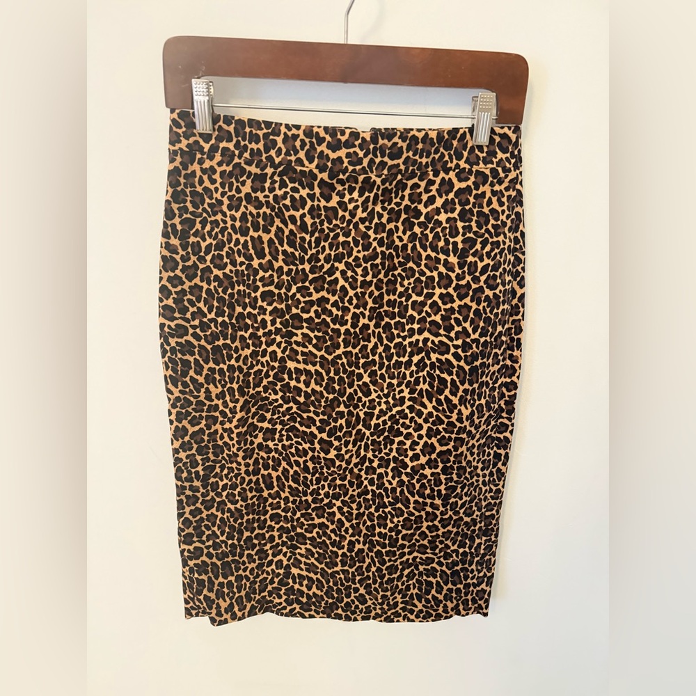 Never worn J. Crew Leopard Pencil Skirt, Size 2.